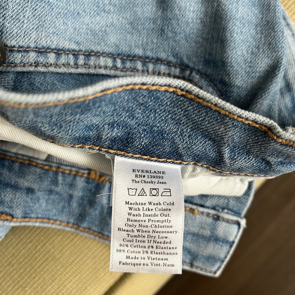 EVERLANE // The Cheeky Jean Ankle Length in Sky Blue - Picture 5 of 5